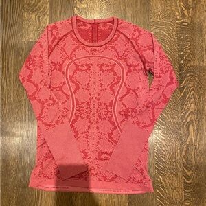 Lululemon swiftly tech long sleeve- size 6